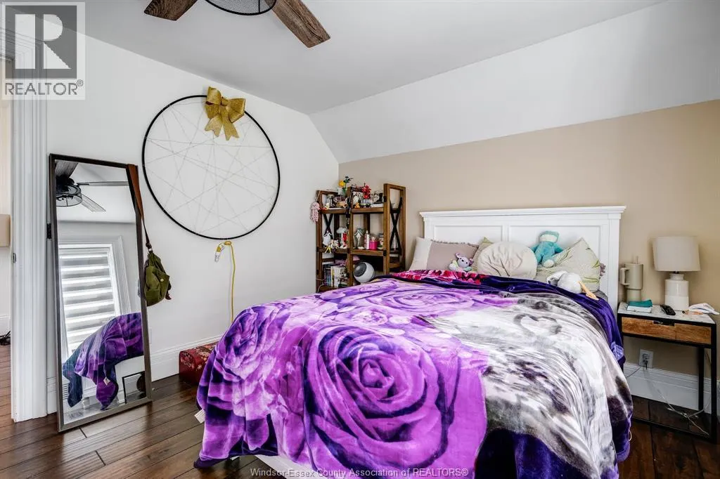 702 Talbot ROAD East