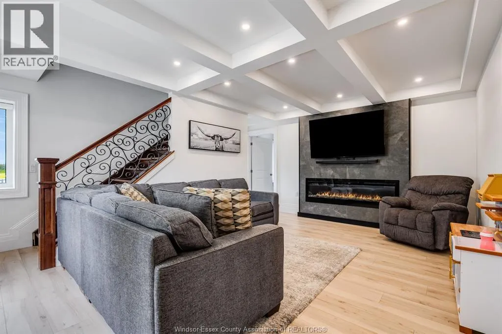 702 Talbot ROAD East