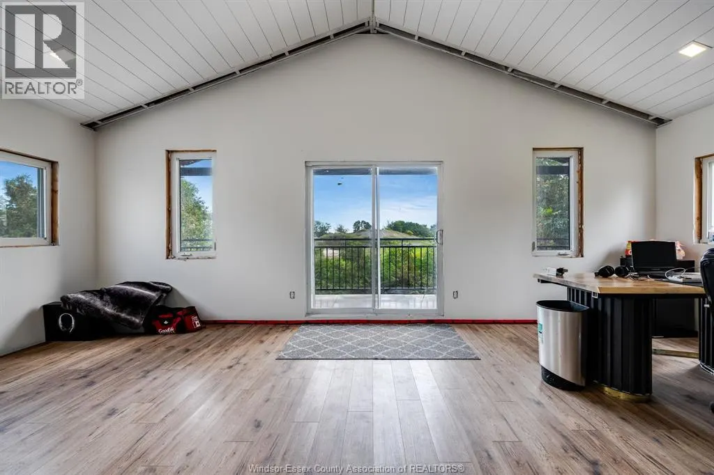 702 Talbot ROAD East