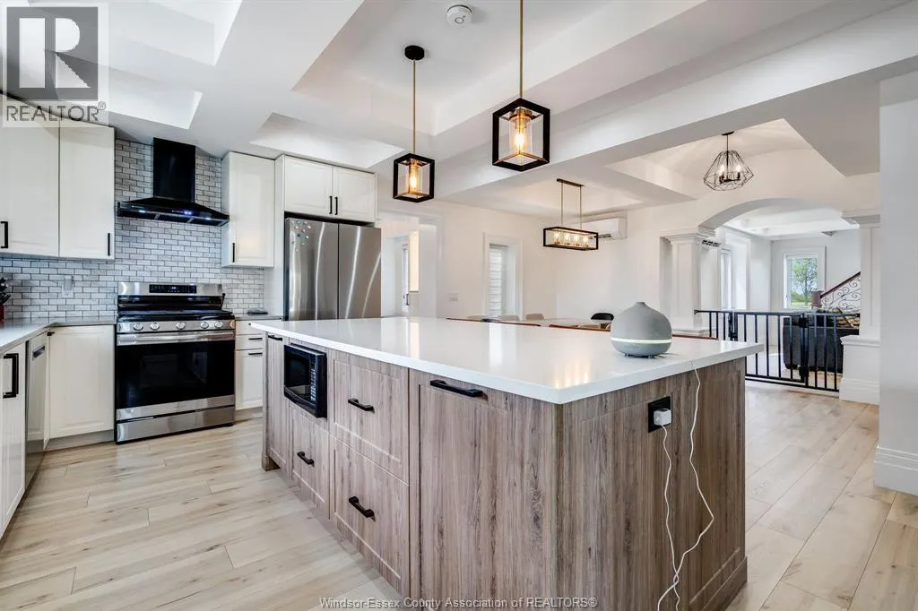 702 Talbot ROAD East