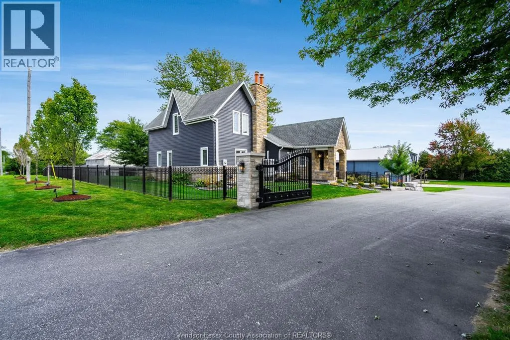 702 Talbot ROAD East