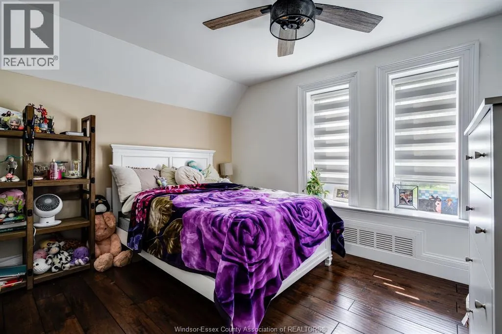 702 Talbot ROAD East