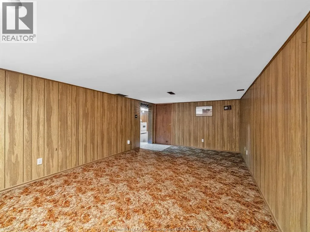 909 RIVERDALE