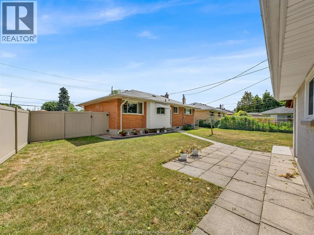 909 RIVERDALE