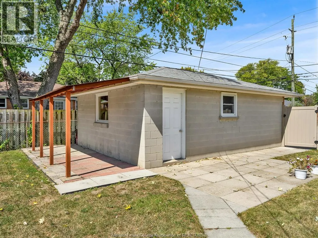 909 RIVERDALE