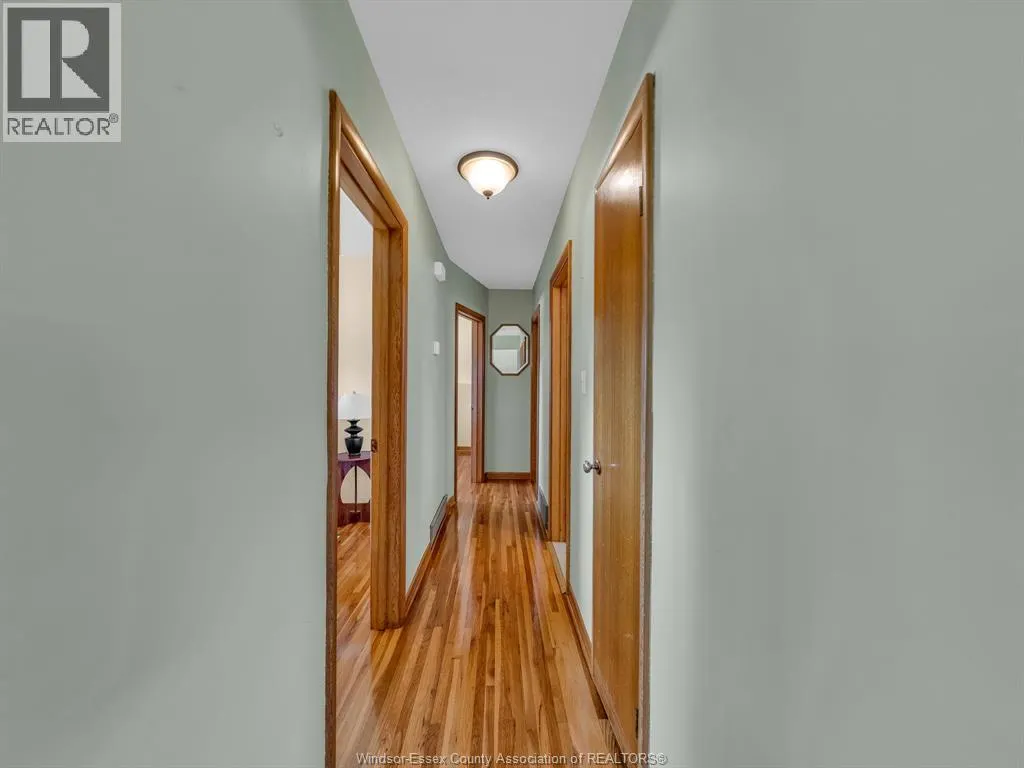 909 RIVERDALE