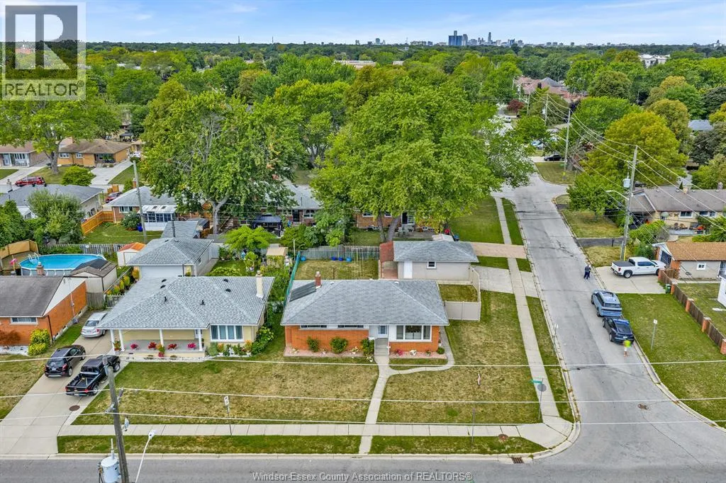 909 RIVERDALE