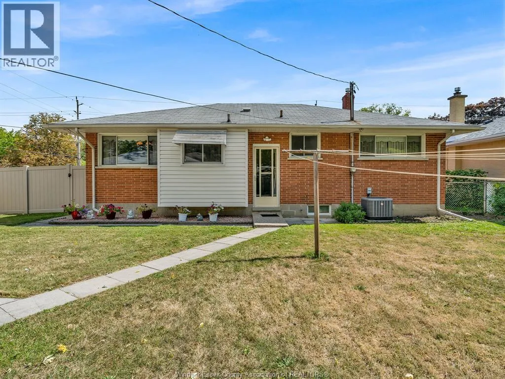 909 RIVERDALE