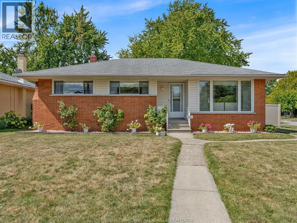 909 RIVERDALE
