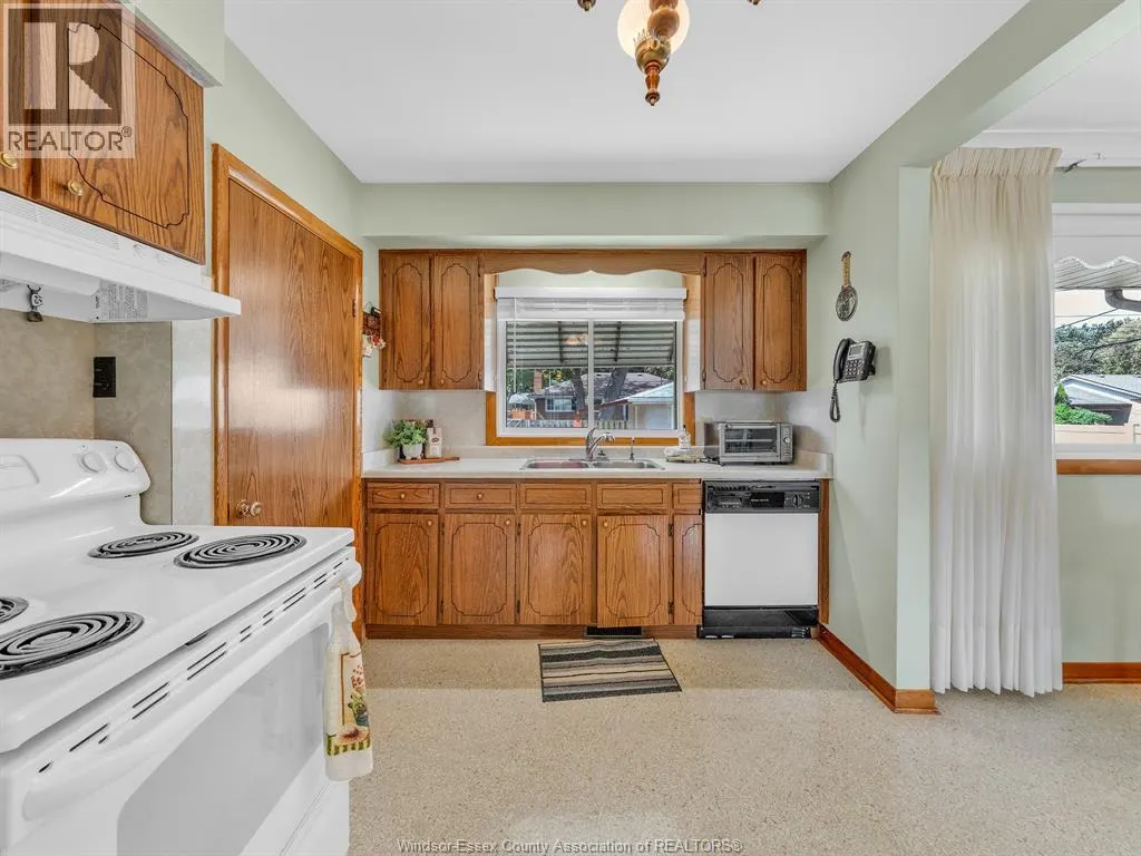 909 RIVERDALE