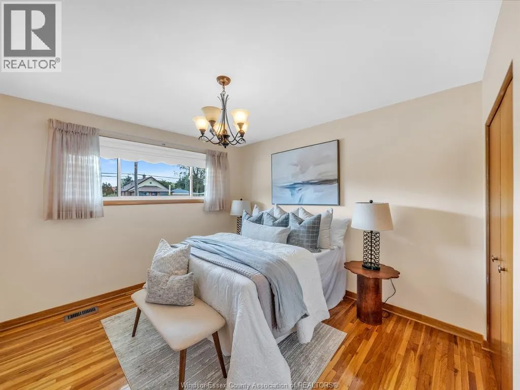 909 RIVERDALE