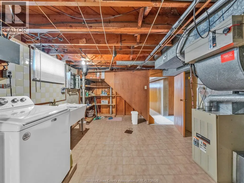 909 RIVERDALE
