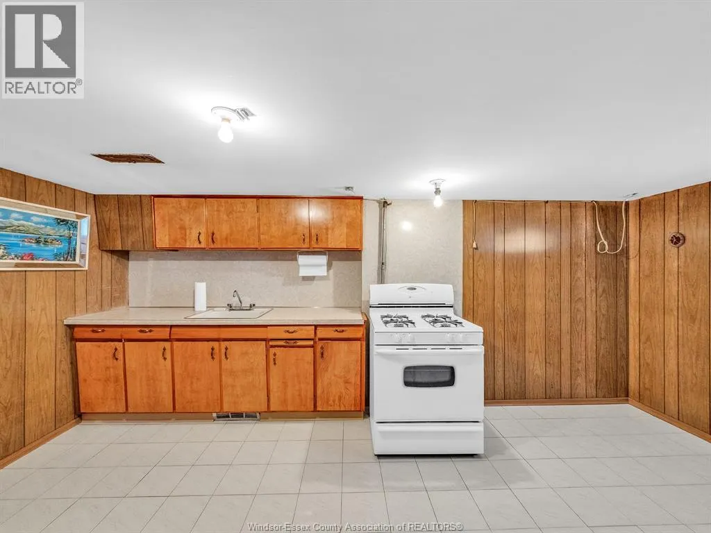 909 RIVERDALE