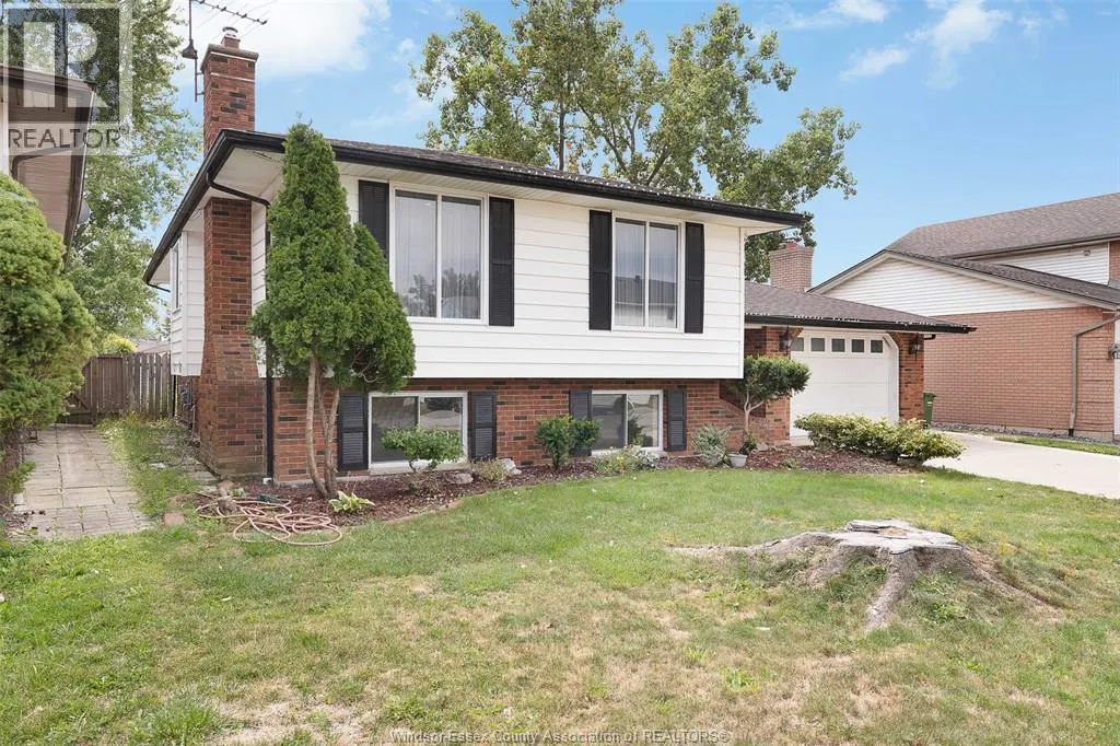 1289 CARRIAGE LANE