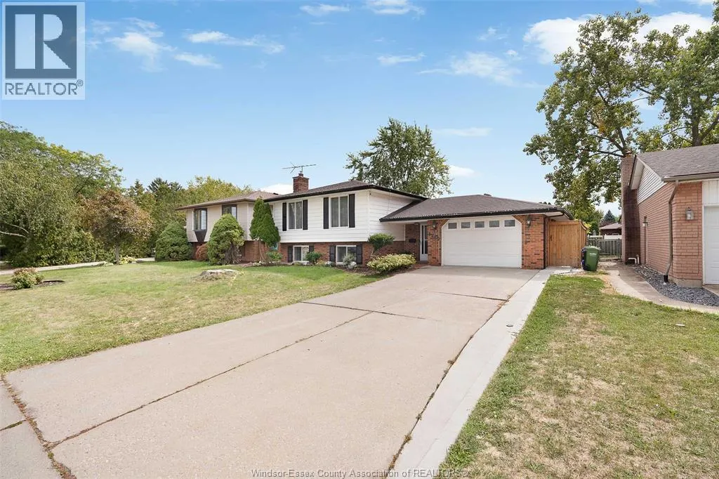 1289 CARRIAGE LANE