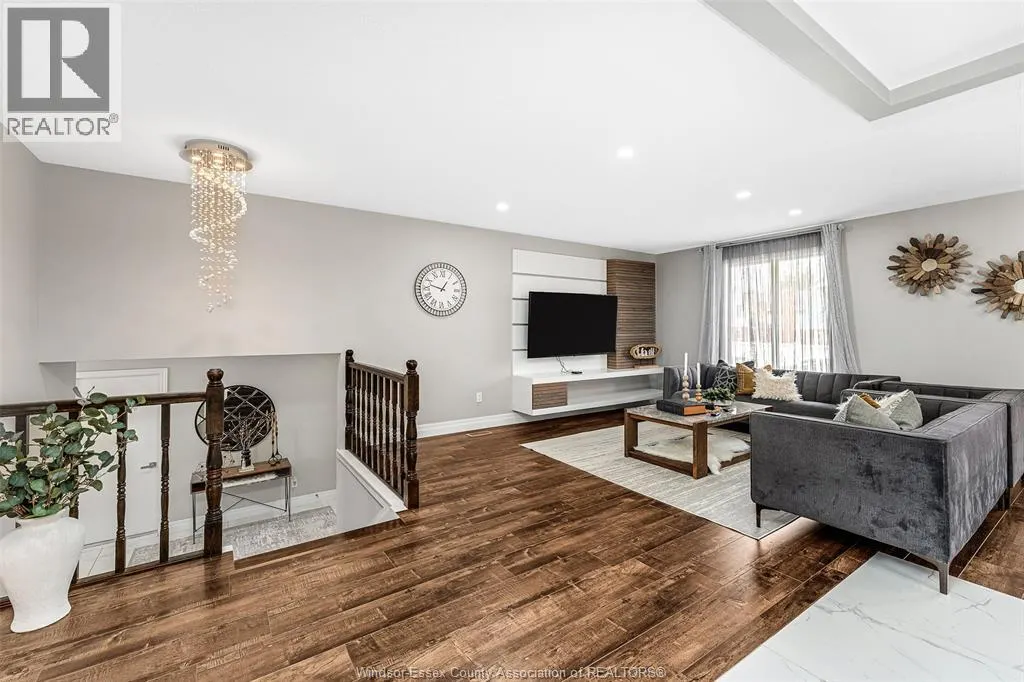 1289 CARRIAGE LANE