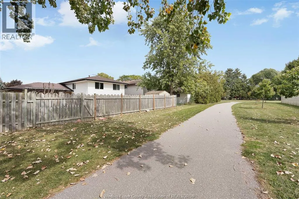 1289 CARRIAGE LANE
