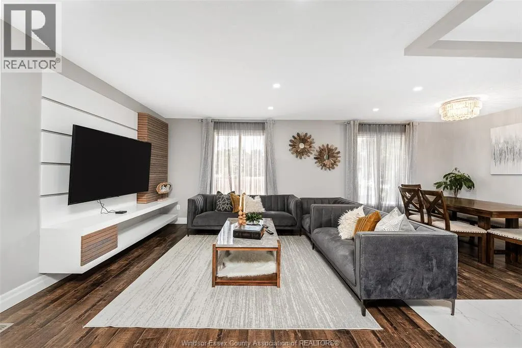 1289 CARRIAGE LANE
