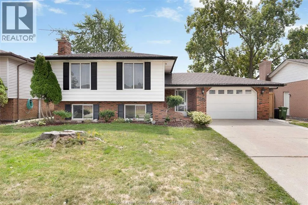 1289 CARRIAGE LANE