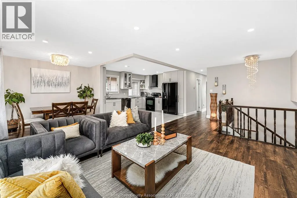1289 CARRIAGE LANE