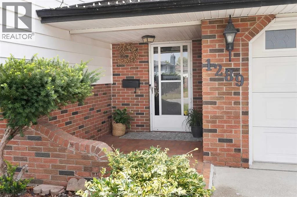 1289 CARRIAGE LANE