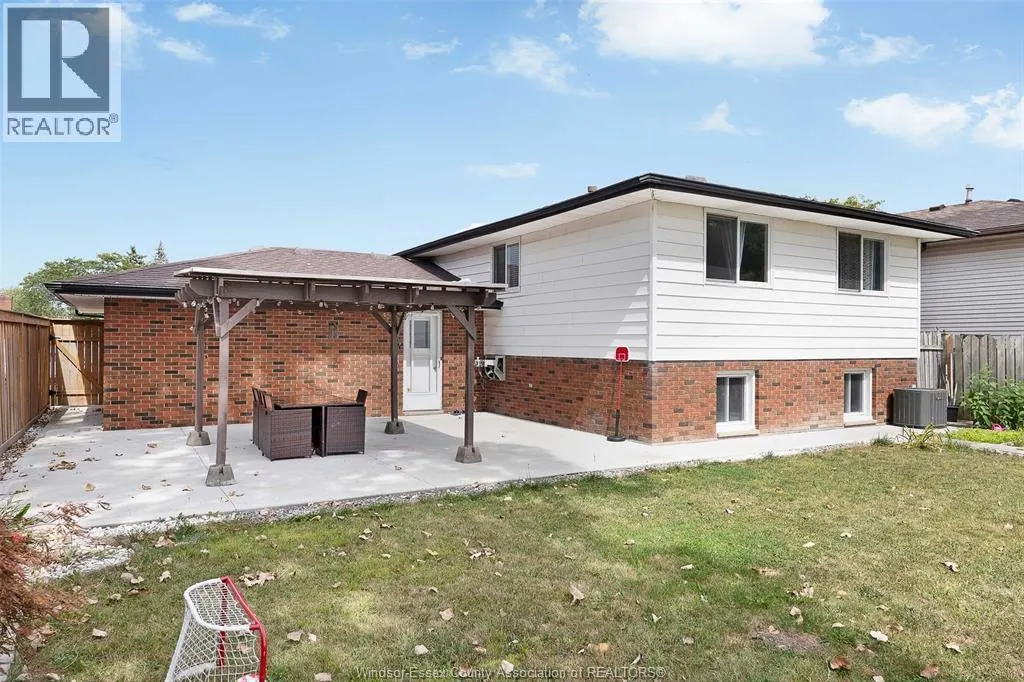 1289 CARRIAGE LANE