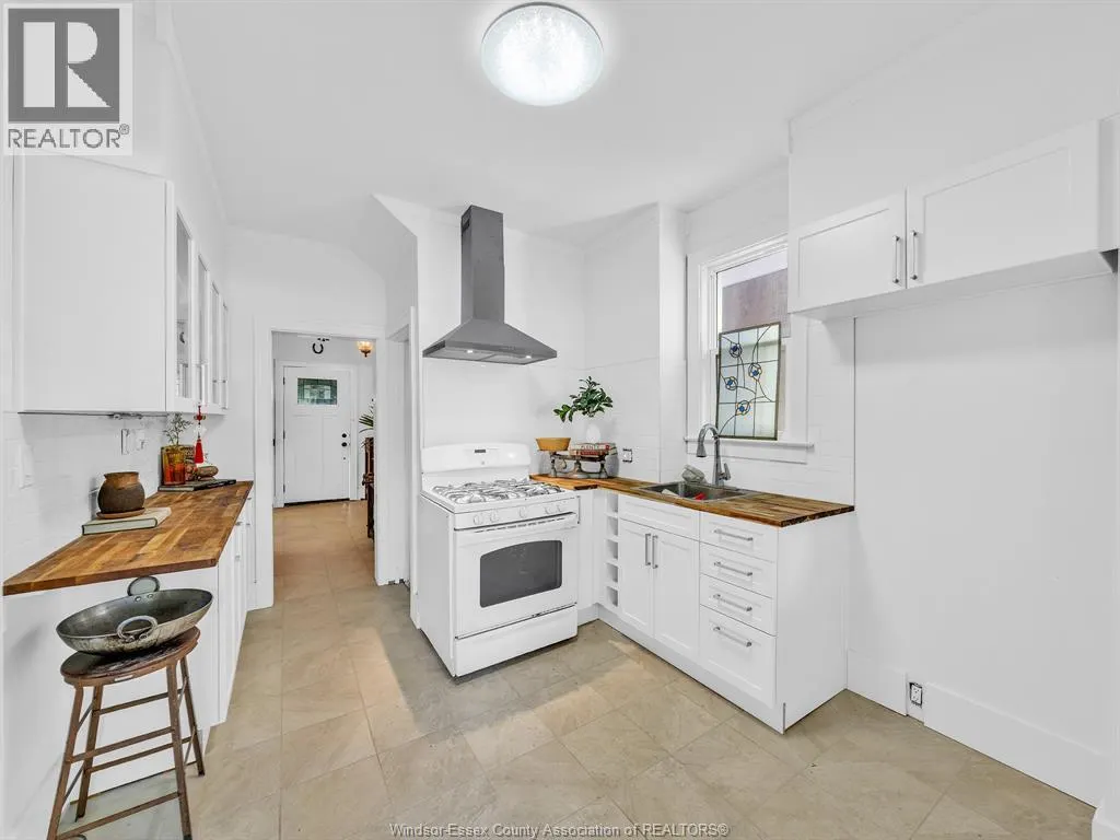 1232 WINDERMERE ROAD
