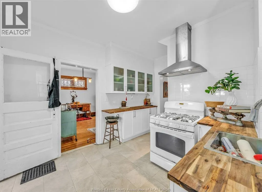 1232 WINDERMERE ROAD