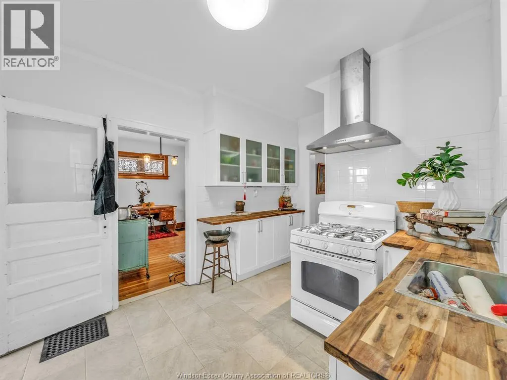 1232 WINDERMERE ROAD
