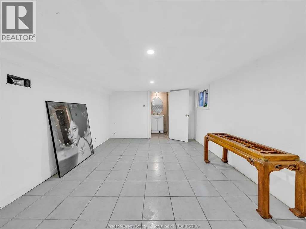 1232 WINDERMERE ROAD