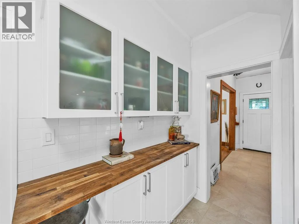 1232 WINDERMERE ROAD