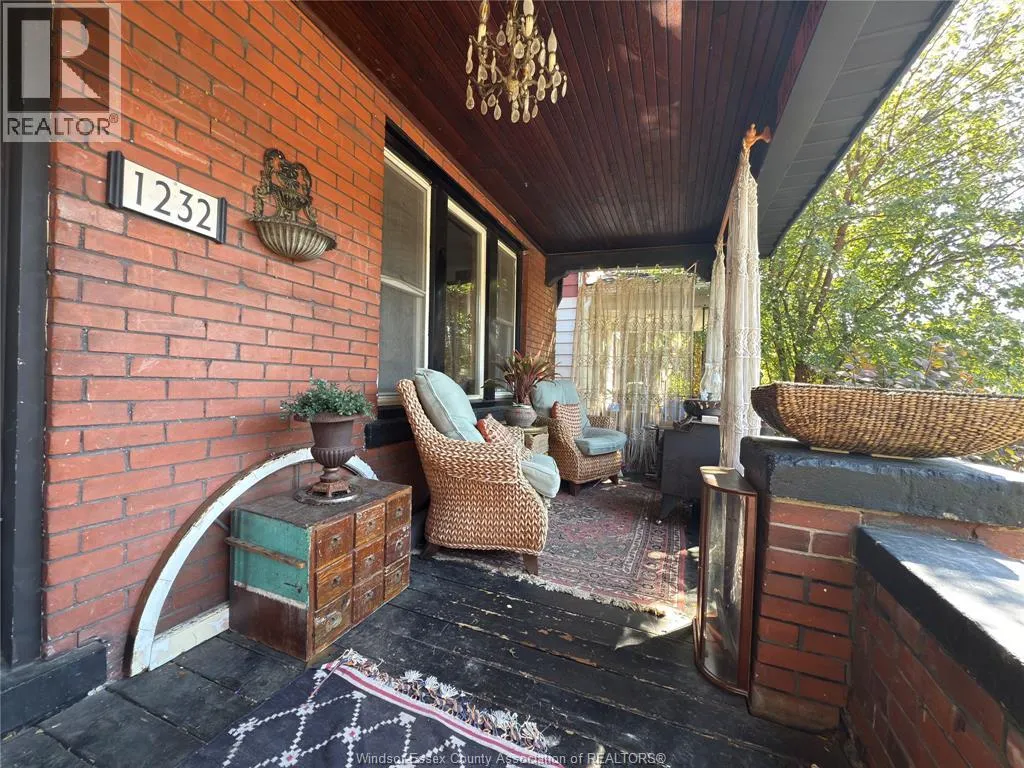 1232 WINDERMERE ROAD