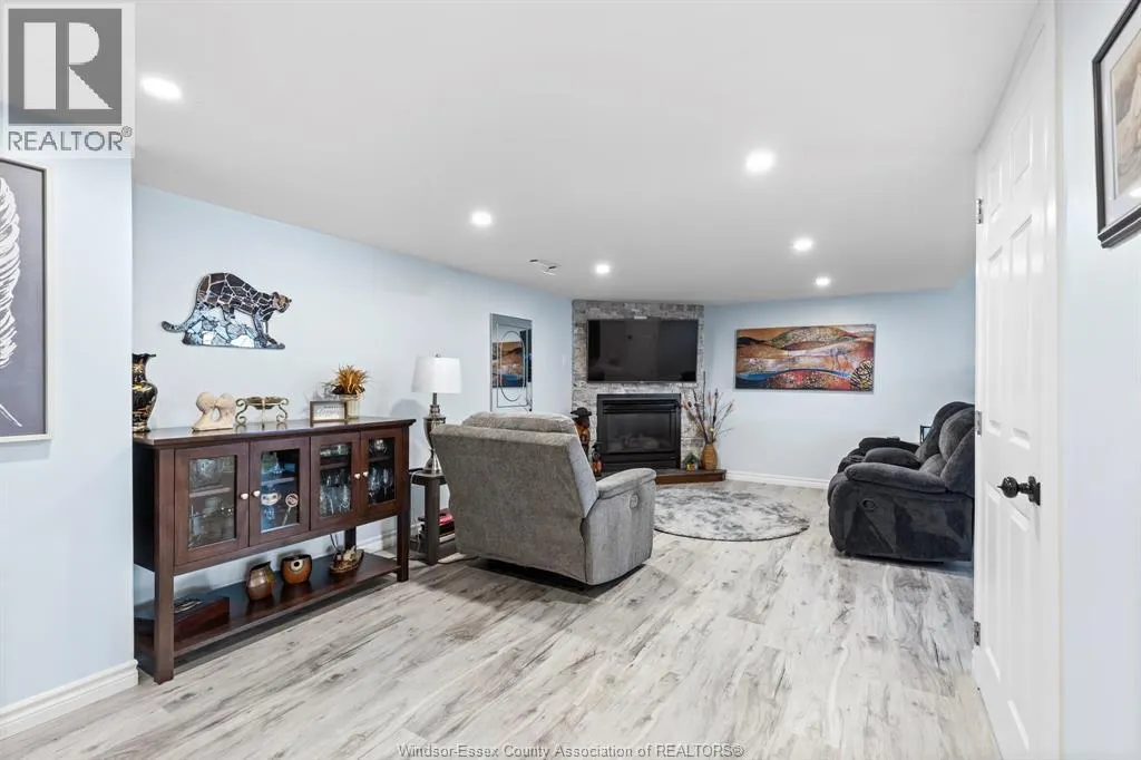 6 TENNESSEE CRESCENT