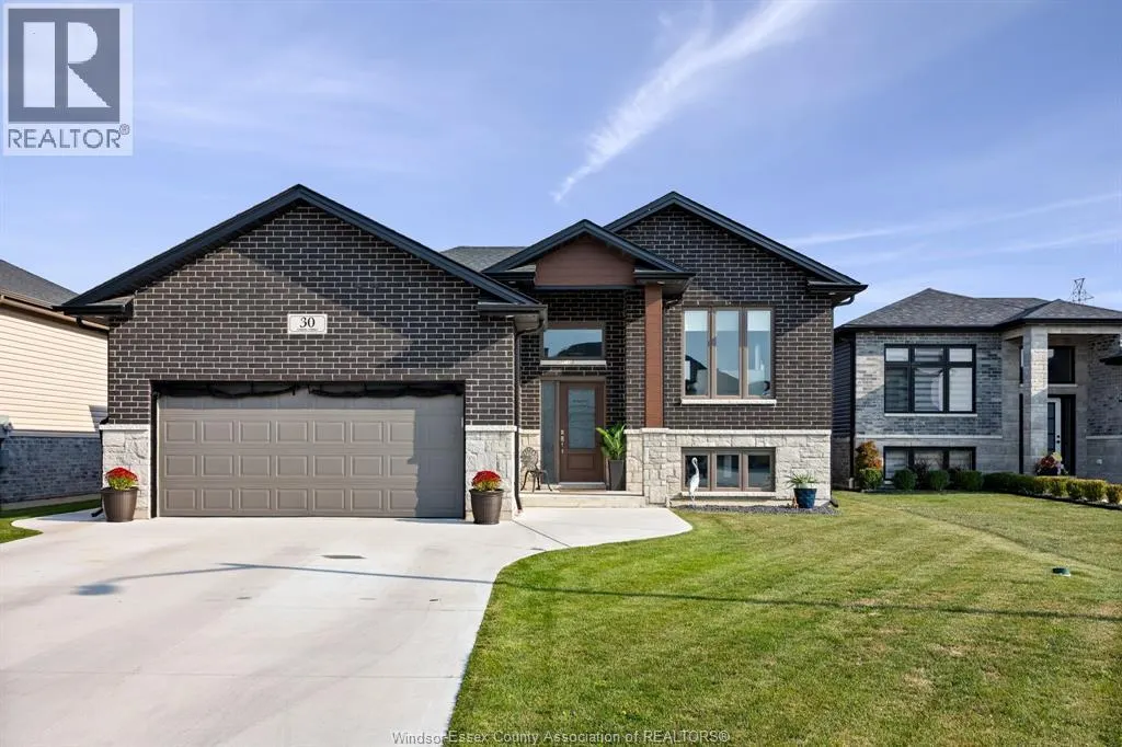 30 HAWTHORNE CRESCENT