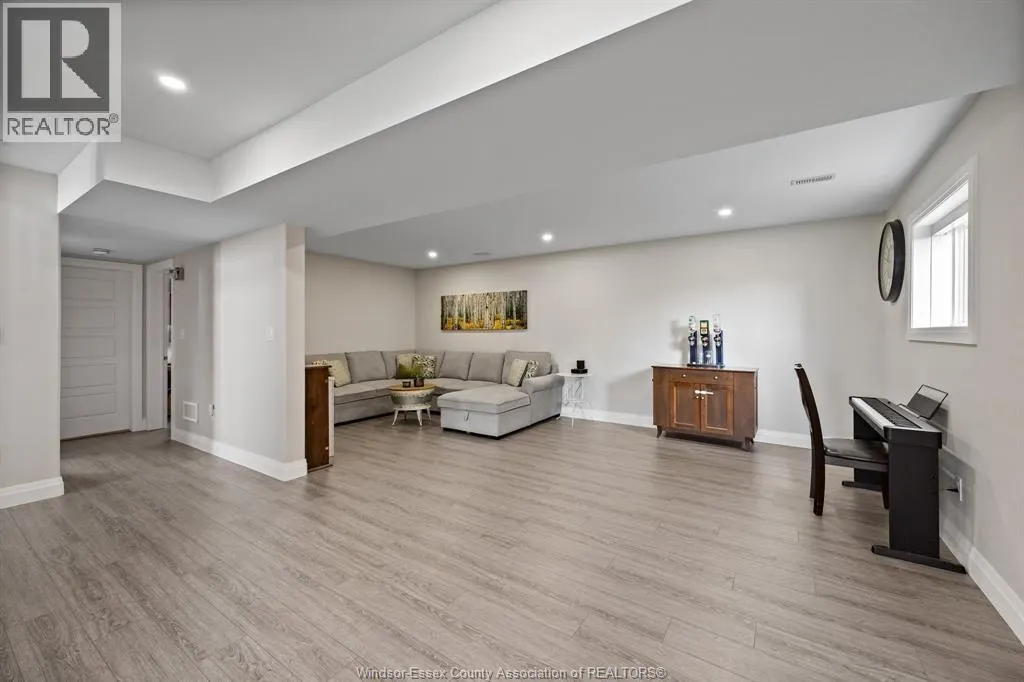 30 HAWTHORNE CRESCENT