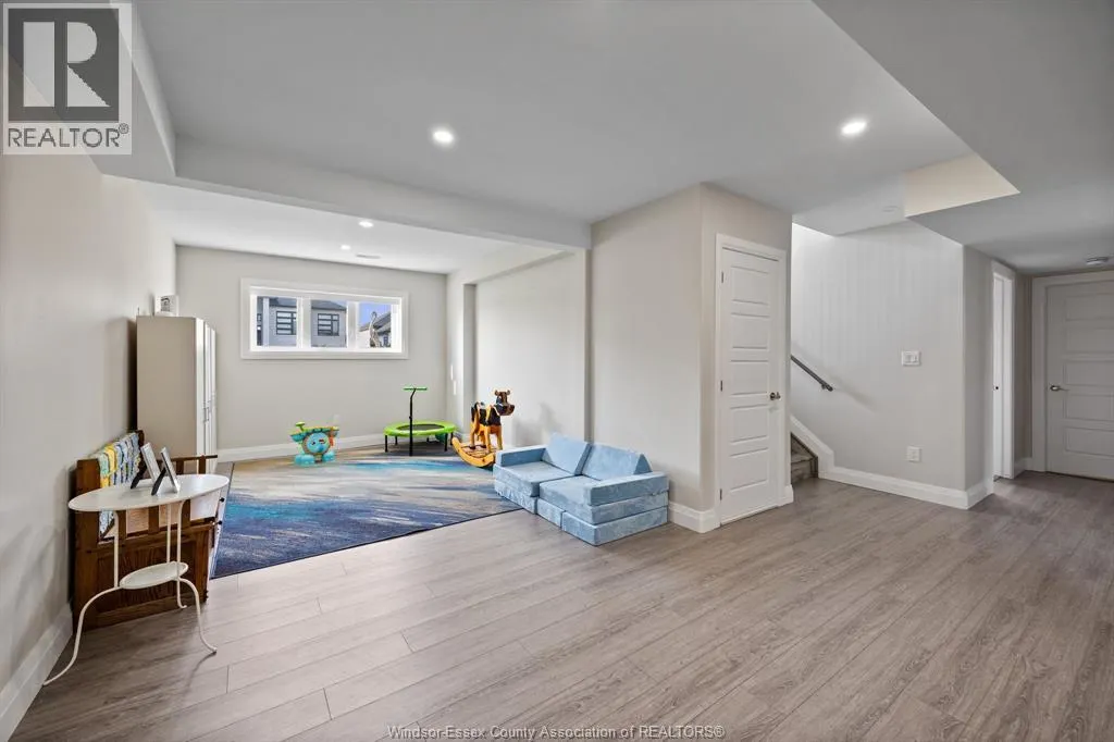 30 HAWTHORNE CRESCENT