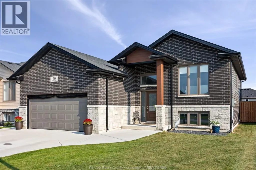 30 HAWTHORNE CRESCENT
