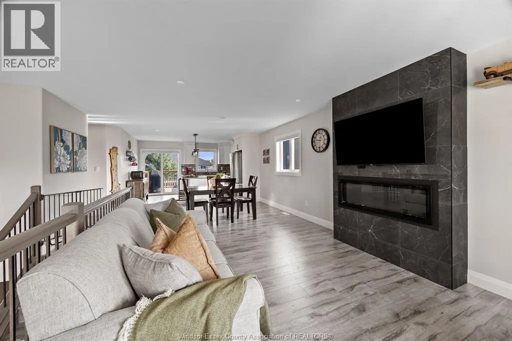 30 HAWTHORNE CRESCENT