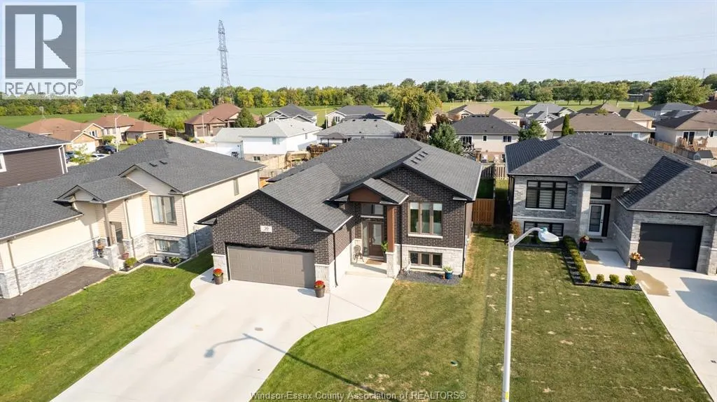 30 HAWTHORNE CRESCENT