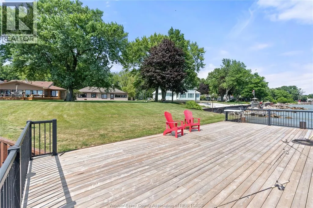 979 MAPLE GROVE DRIVE
