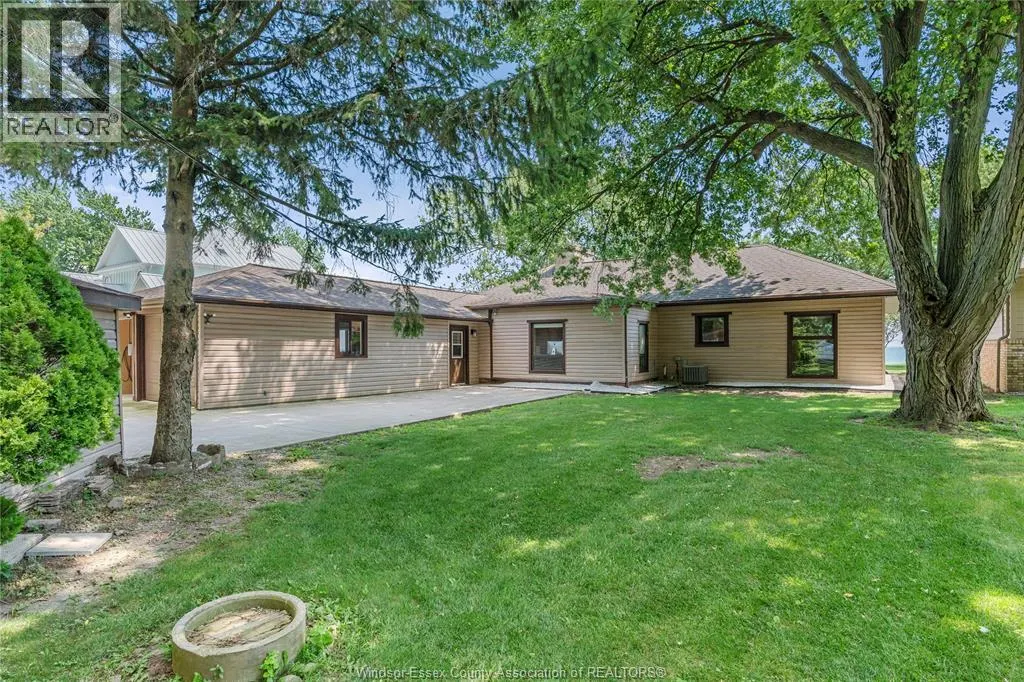 979 MAPLE GROVE DRIVE