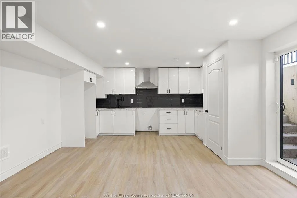 400 THOMPSON AVENUE