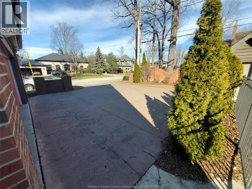 3404 VICTORIA BOULEVARD