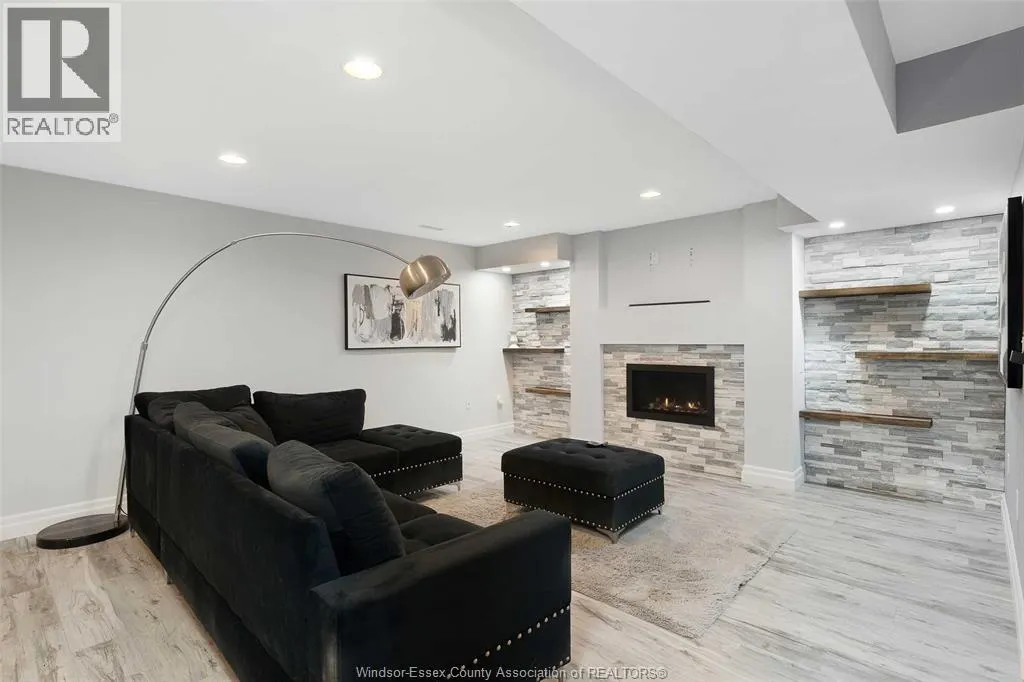 1090 THURSO WAY