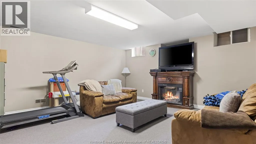 2769 LOMBARDY CRESCENT