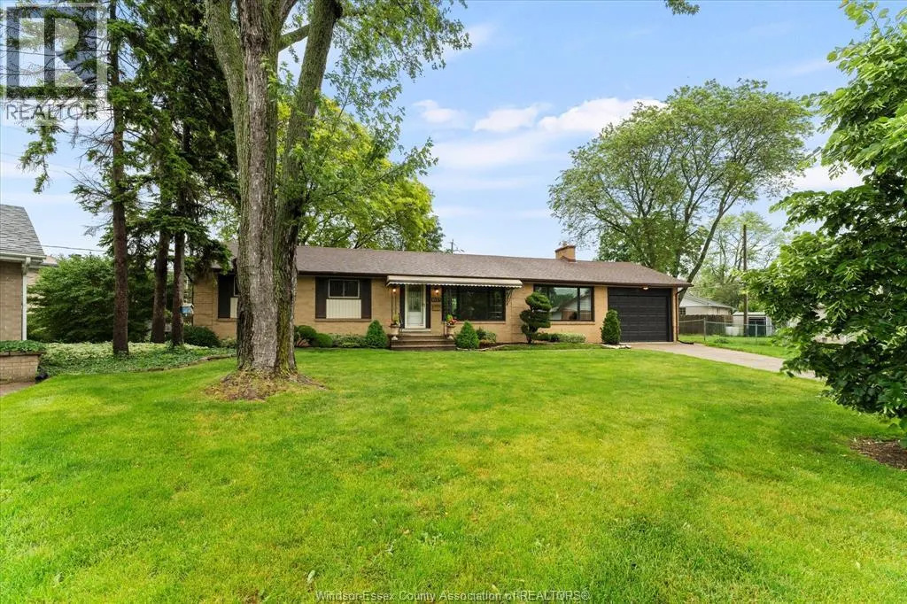 1537 CHERRYLAWN CRESCENT