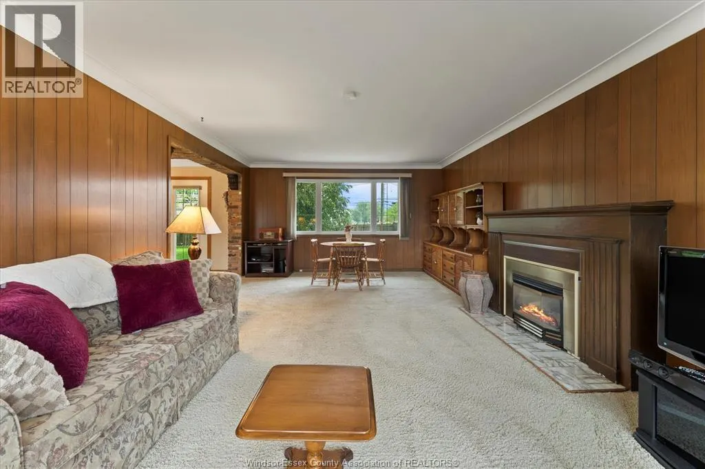 1537 CHERRYLAWN CRESCENT