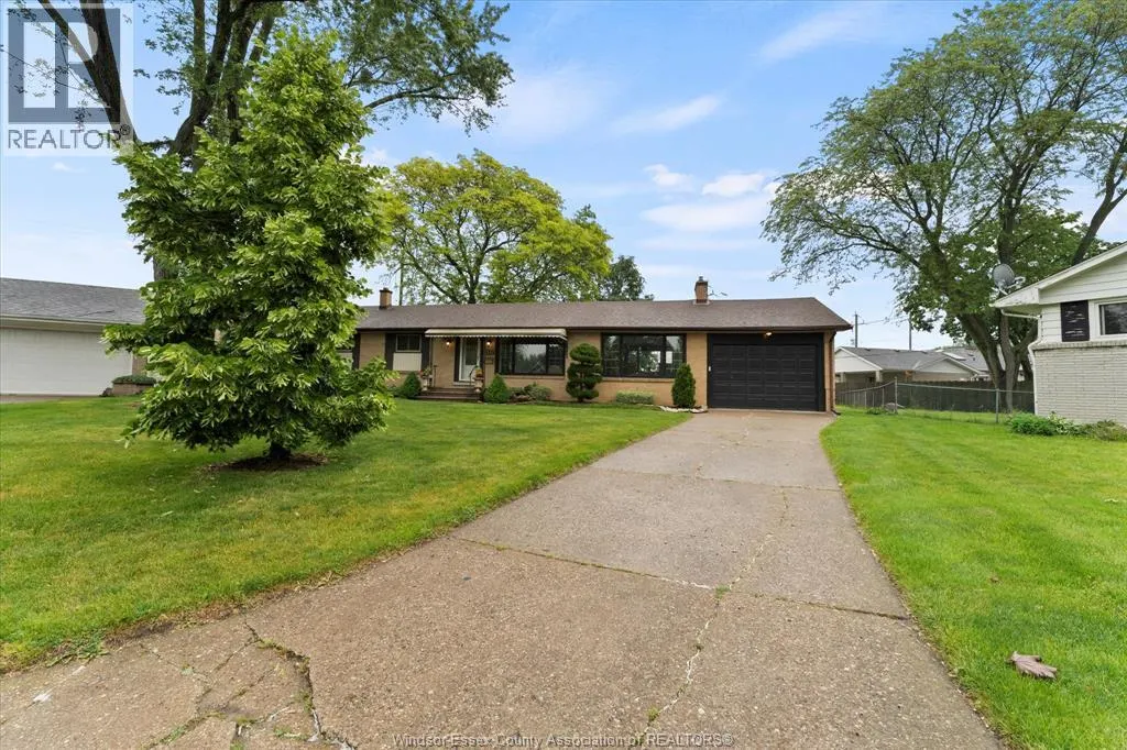 1537 CHERRYLAWN CRESCENT