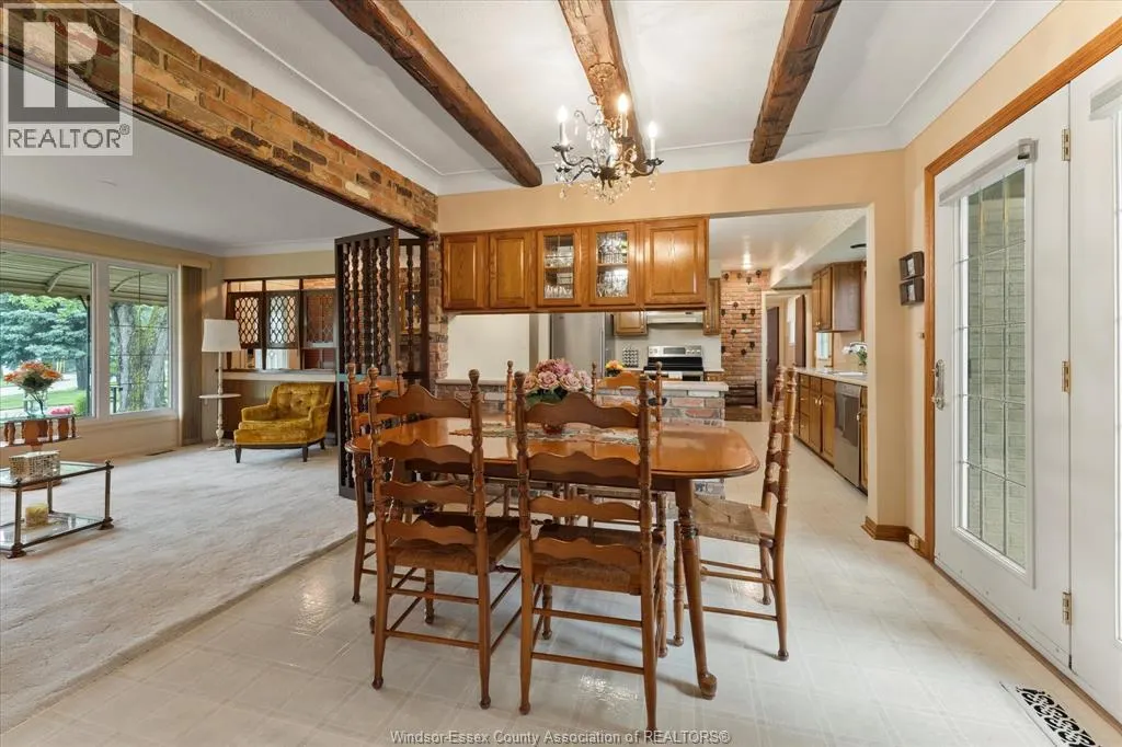 1537 CHERRYLAWN CRESCENT