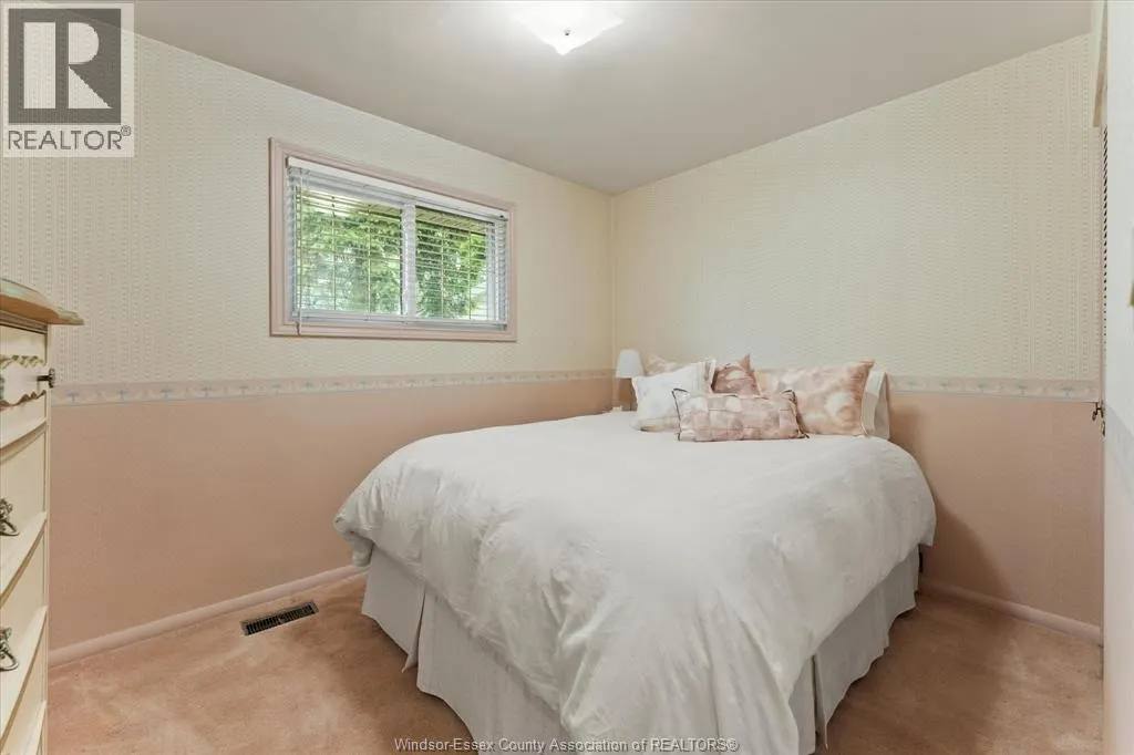 1537 CHERRYLAWN CRESCENT
